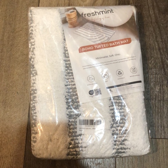 Freshmint Boho Tufted Bath Mat 24 x 17 - Picture 2 of 3